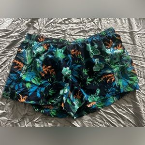 Columbia patterned shorts perfect for the outdoors! Only worn a few times!